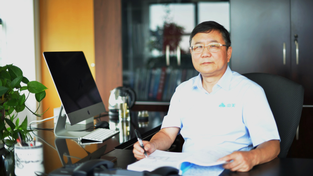 楊安民從業(yè)卅五周年系列報(bào)道--“三十五年磨一劍，山更美，業(yè)更精”專訪