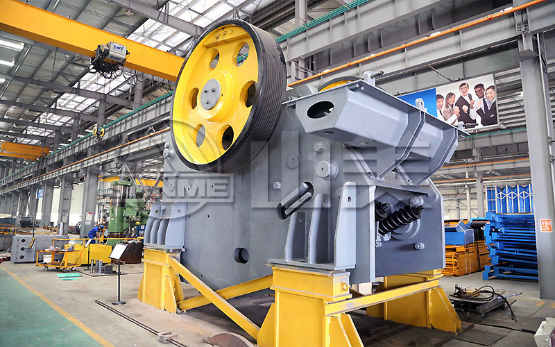 900*1200鄂式破碎機(jī)多少錢一臺(tái)？產(chǎn)量如何？