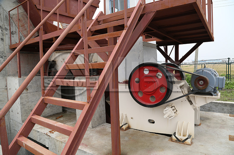 顎式破碎機(jī)與旋回式破碎機(jī)比較，優(yōu)缺點(diǎn)分析