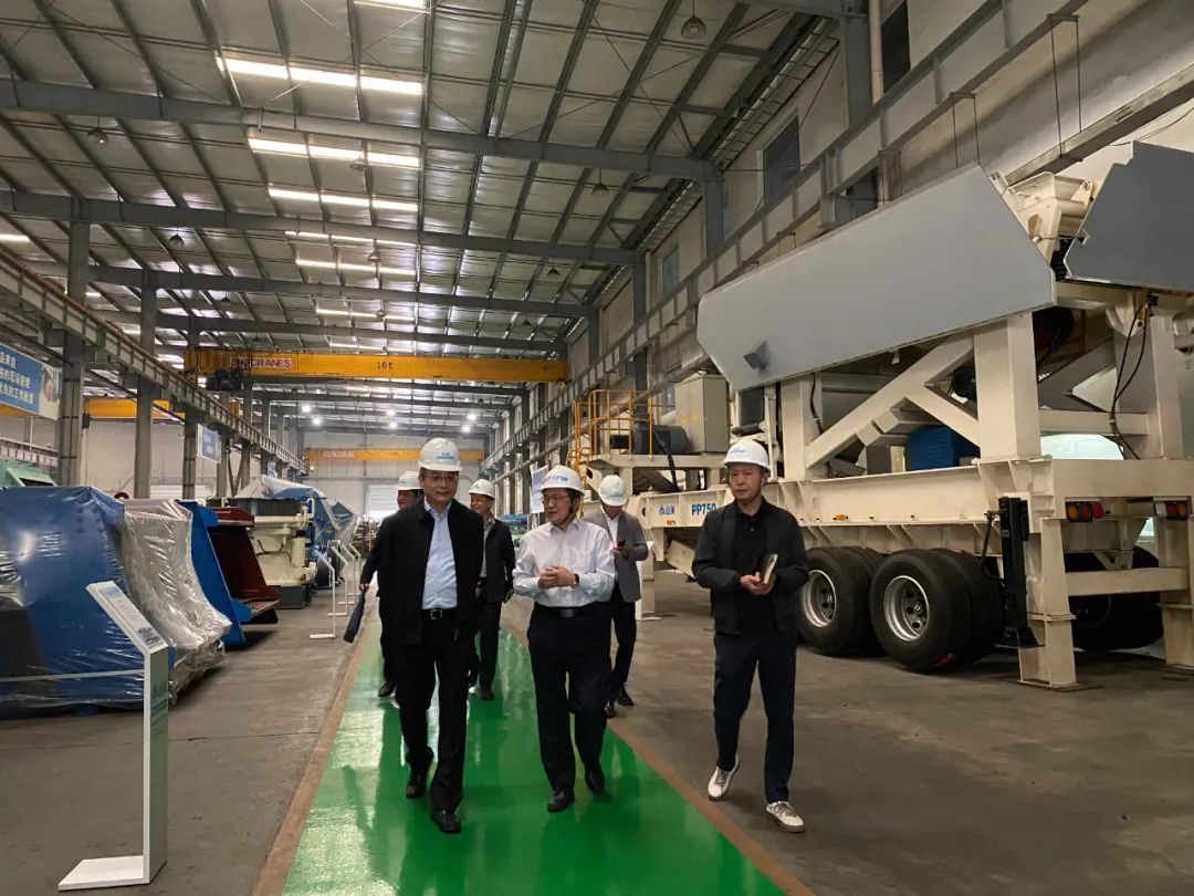 奉賢區(qū)人大常委會黨組書記、主任張培榮一行蒞臨上海山美股份開展“優(yōu)環(huán)境、穩(wěn)經(jīng)濟”大走訪大調(diào)研