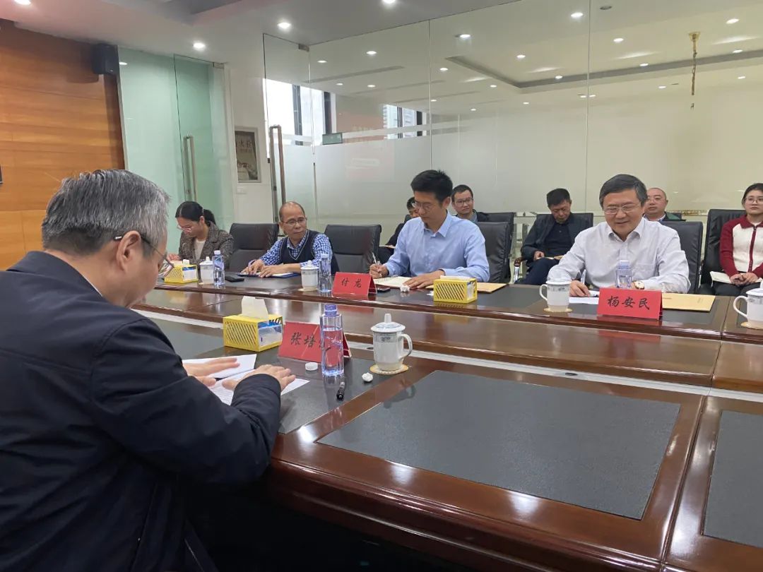 奉賢區(qū)人大常委會黨組書記、主任張培榮一行蒞臨上海山美股份開展“優(yōu)環(huán)境、穩(wěn)經(jīng)濟”大走訪大調(diào)研